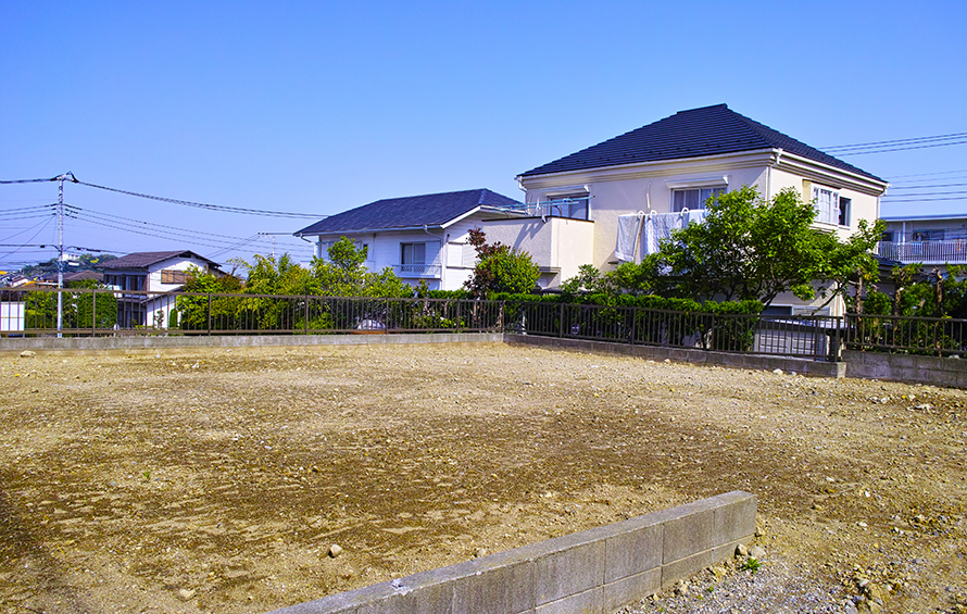 更地にして、土地を貸す